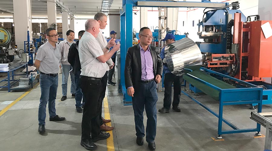 三年疫情后首訪！英國(guó)客戶Buyitdirec蒞臨金環(huán)電器視察